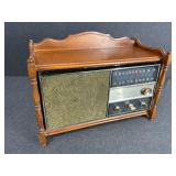 RCA Victor Model RJC48L Solid State AM/FM Radio