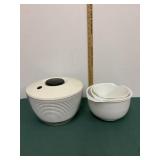 Salad Spinner and Plastic nesting bowl lot Salad Spinner and Plastic nesting bowl lot