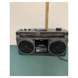 Magnavox Radio, Cassette -portable works Magnavox Radio, Cassette -portable works