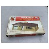 Bachman Plasticville 0 guage Ranch House Kit Bachman Plasticville 0 guage Ranch House Kit