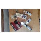 Magnifying glass, shaver and radio lot Magnifying glass, shaver and radio lot