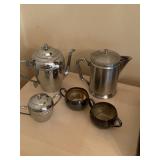 Silverplate Lot-Teapot, coffee pot, sugar creamer Silverplate Lot-Teapot, coffee pot, sugar creamer