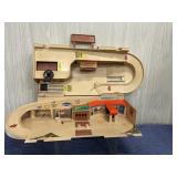 Vintage 1979 Hot Wheels Service Center Foldaway