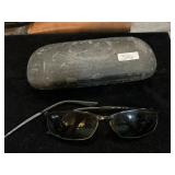 Vintage Ray Ban sunglasses missing screw