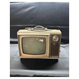 Vintage Magnavox TV-Turns On