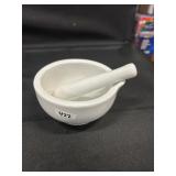 WHITE PORCELAIN MORTER AND PESTLE SET