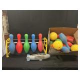 VINTAGE PLASTIC BOWLING SET
