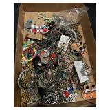 VINTAGE COSTUME JEWELRY LOT