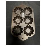 CAST IRON TURK'S HEAD GEM PAN