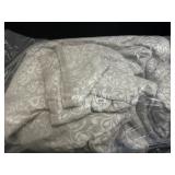 QUEEN SIZE COMFORTER/SHAMS