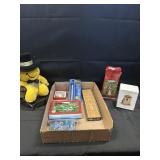 BOX LOT-ORNAMENTS/KEY CHAINS AND MORE