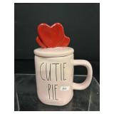 New Rae Dunn Cutie Pie Mug w/Topper