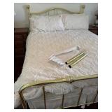 FASHION BED GROUP QUEEN BED & BEDDING