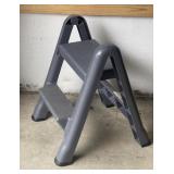 RUBBERMAID 2 STEP FOLDING STEP STOOL