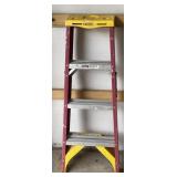 4' WERNER FIBERGLASS STEP LADDER