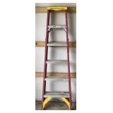 6' STEP WERNER FIBERGLASS LADDER FS206