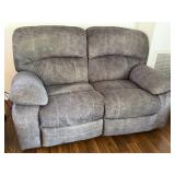 POWER RECLINING LOVESEAT W USB OUTLETS