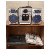 VINTAGE ELECTRONICS BOOM BOX RCA GPX DVD