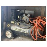 BLACK MAX 5 HP 25 GALLON AIR COMPRESSOR RUNS
