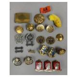 MILITARY COLLECTIBLES PINS & BUTTONS