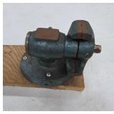 Cast Iron Bench-Mounted Swivel Vise