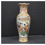 Porcelain Vase with Asian Motif, 8´´ Tall