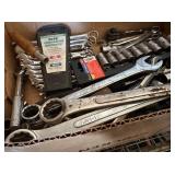 LOT OF VARIOUS WRENCHES AND SOCKET WRENCHES LOT OF VARIOUS WRENCHES AND SOCKET WRENCHES