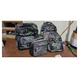 BACKPACKS / LUNCHBOXES
