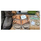 SANDALS / SHOES