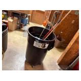 44GAL TRASH CAN ON WHEELS 44GAL TRASH CAN ON WHEELS