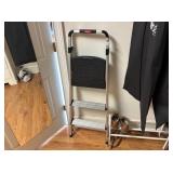 RUBBERMAID STEP LADDER