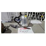 TEA POT / CAKE SERVER