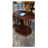 TABLE / MAGAZINE RACK