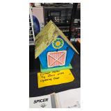 VINTAGE METAL BARN TOY