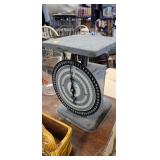 VINTAGE KITCHEN SCALE