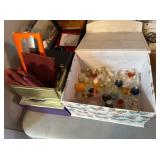 MINI PERFUME COLLECTION AND BOX OF SUNGLASSES MINI PERFUME COLLECTION AND BOX OF SUNGLASSES