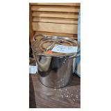 STAINLESS STEEL STOCK POT WITH LID STAINLESS STEEL STOCK POT WITH LID