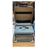 VINTAGE TYPEWRITER VINTAGE TYPEWRITER