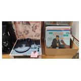 RECORD PLAYER / RECORD ALBUMS RECORD PLAYER / RECORD ALBUMS