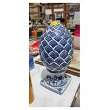 BLUE AND WHITE EGG DECOR