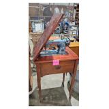 SEWING MACHINE / CABINET