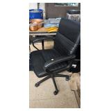 ROLLING OFFICE CHAIR