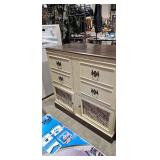 CABINET / DRESSER