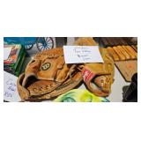 BASEBALL GLOVE LOT