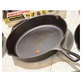 lodge cast iron skillet