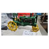 CAST IRON JOHN DEERE TRACTOR