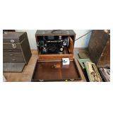 VINTAGE SINGER SEWING MACHINE