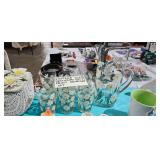 VINTAGE GLASS DAISY PITCHER / GLASSES