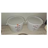 PLASTIC CONTAINER WITH LIDS