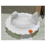 MILKGLASS HEN ON NEST